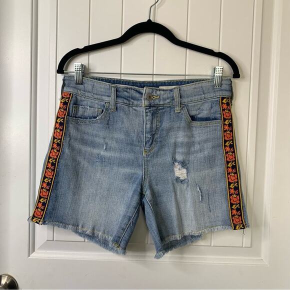 Anthropologie Pilcro embroidered denim distressed cut off shorts size 26 - Picture 1 of 5